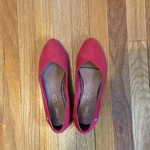 Red Toms Jutti Flats